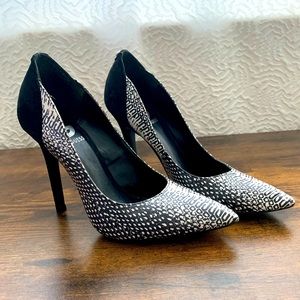 G by GUESS -GGFELISTY3-Black Leather-Black White Animal Print Heels. Worn Once.
